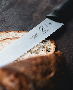 BREAD KNIFE